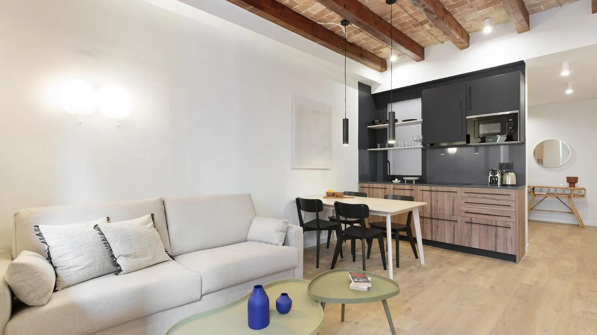 Diagonal Apartments By Olala Homes location